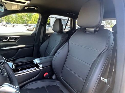 Used 2025 Mercedes-Benz GLC 300 image 12