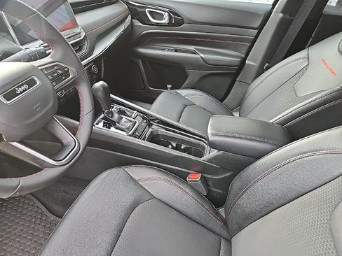 Used 2024 Jeep Compass Trailhawk image 40