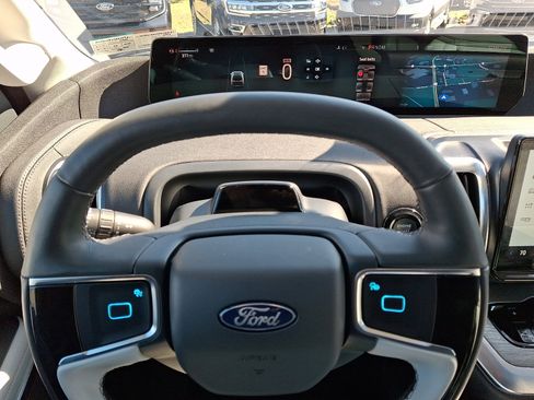 Certified 2025 Ford Expedition Max Platinum w/ Driver's Package image 23