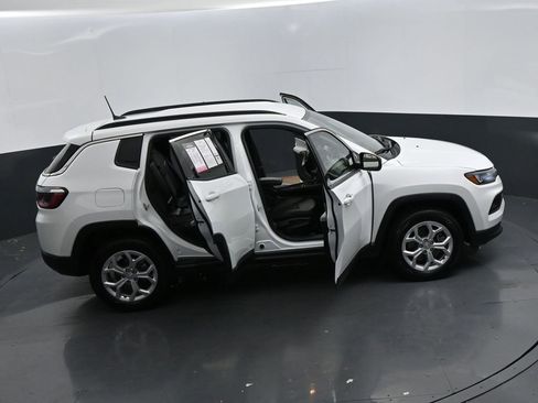 Used 2024 Jeep Compass Latitude image 24
