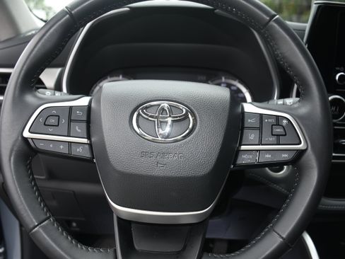 Certified 2024 Toyota Highlander LE image 13