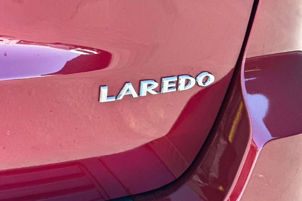 Used 2022 Jeep Grand Cherokee Laredo E RWD image 27