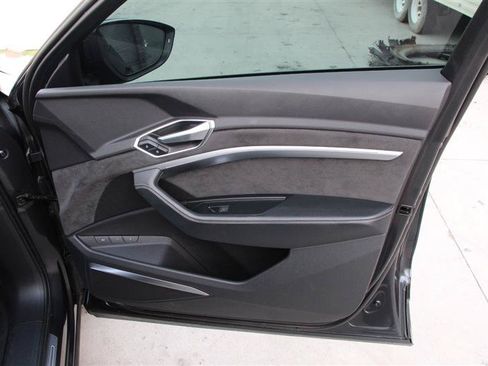 Used 2021 Audi e-tron Prestige AWD/4WD image 19