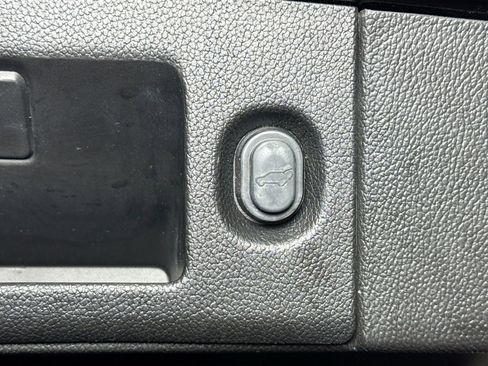 Used 2020 Chevrolet Tahoe LT w/ RST Edition RWD image 32