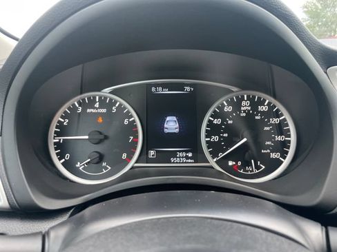 Used 2017 Nissan Sentra SV FWD image 2