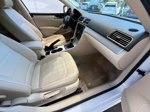 Used 2013 Volkswagen Passat TDI SE image 12