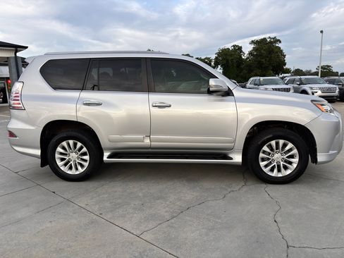 Used 2014 Lexus GX 460 image 3