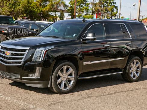 Used 2016 Cadillac Escalade Luxury AWD/4WD image 9