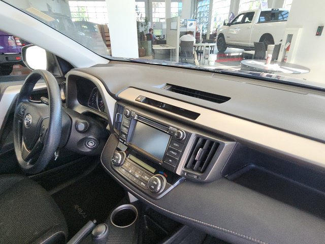 Used 2014 Toyota RAV4 XLE AWD/4WD image 14