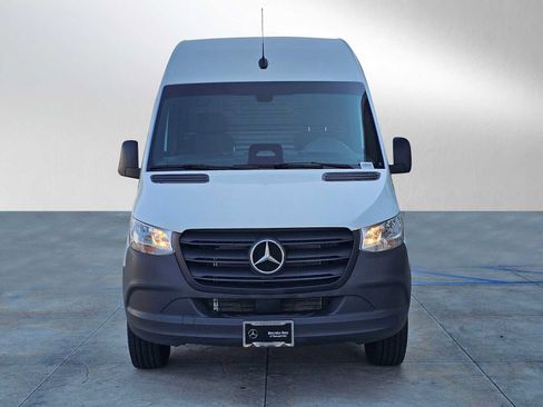 Used 2025 Mercedes-Benz Sprinter 2500 image 8