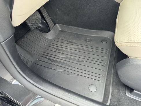 Used 2026 Mercedes-Benz GLC 300 4MATIC image 17
