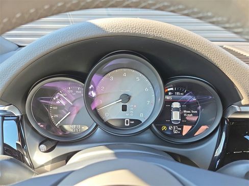 Used 2023 Porsche Macan S image 10