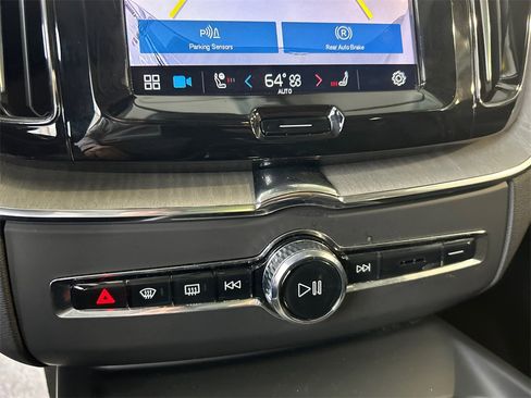 Certified 2025 Volvo XC60 B5 Plus image 17
