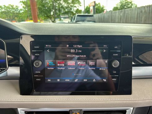 Used 2025 Volkswagen Taos SE w/ Panoramic Sunroof Package AWD/4WD image 13