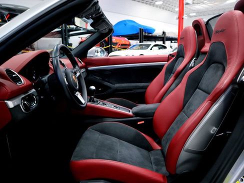 Used 2023 Porsche 718 Boxster Spyder RWD image 25
