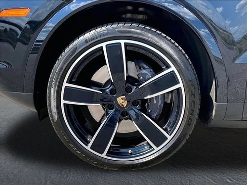 Certified 2022 Porsche Cayenne Platinum Edition AWD/4WD image 11