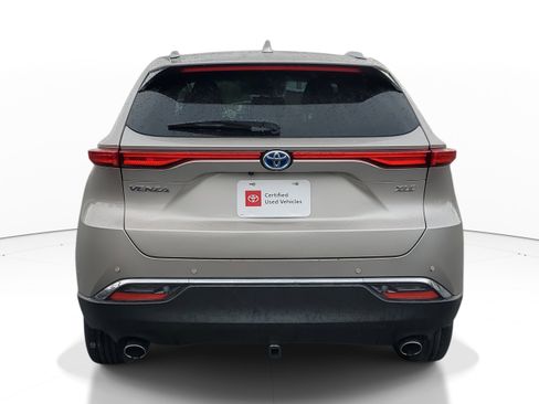 Certified 2023 Toyota Venza XLE image 5