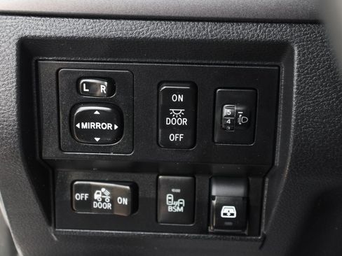 Used 2017 Toyota Tundra SR5 image 18