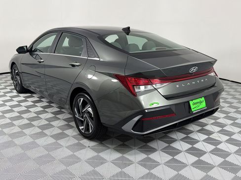 Used 2025 Hyundai Elantra SEL FWD image 3