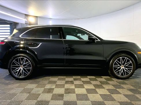 Used 2025 Porsche Cayenne image 8