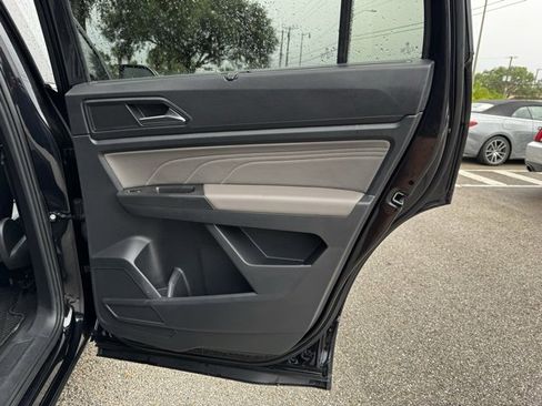 Used 2022 Volkswagen Atlas SEL image 18