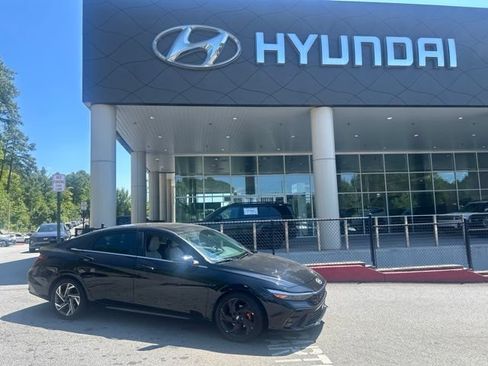 Used 2024 Hyundai Elantra Limited FWD image 1