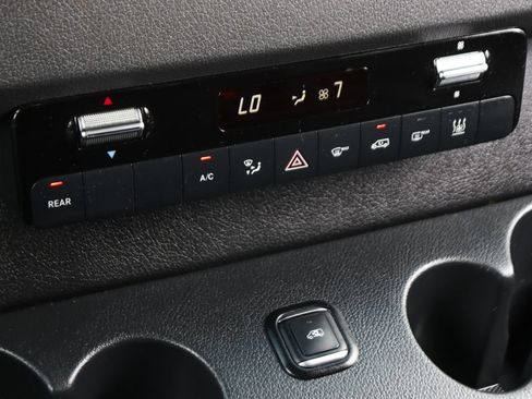 Used 2024 Mercedes-Benz Sprinter 2500 image 32