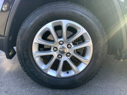 Used 2014 Jeep Grand Cherokee Laredo w/ 18" Wheel & 8.4" Radio Group AWD/4WD image 20