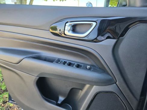 New 2026 Jeep Compass Latitude AWD/4WD image 19