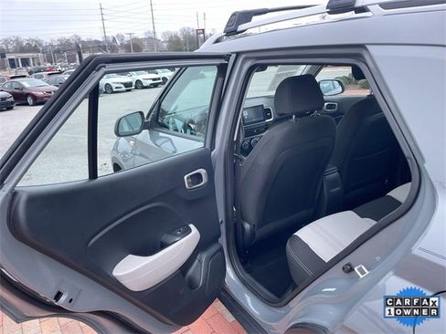 Used 2023 Hyundai Venue SEL image 27