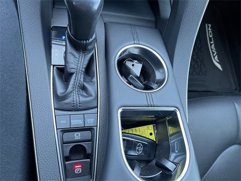 Used 2020 Toyota Avalon Touring image 24
