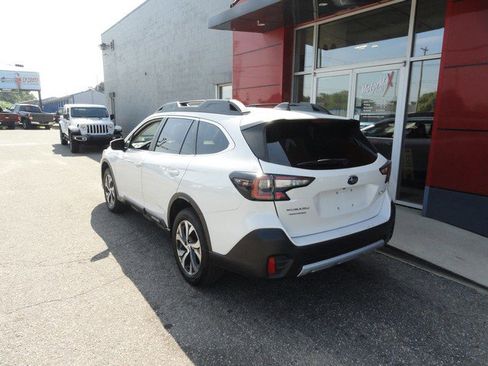 Used 2022 Subaru Outback Limited image 3