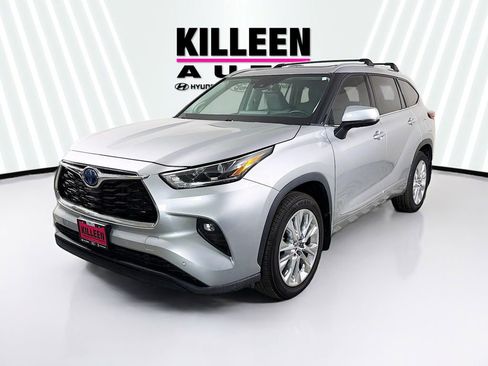 Used 2023 Toyota Highlander Limited image 3