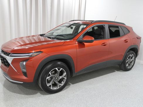 Certified 2024 Chevrolet Trax LT w/ Sunroof Package image 3