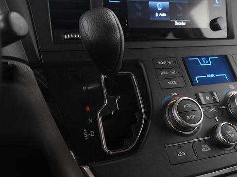 Used 2016 Toyota Sienna LE FWD image 24