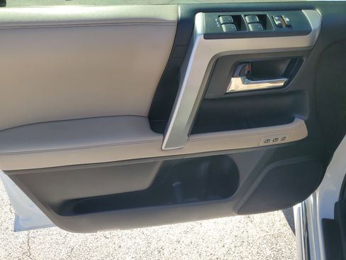 Used 2020 Toyota 4Runner Limited image 10