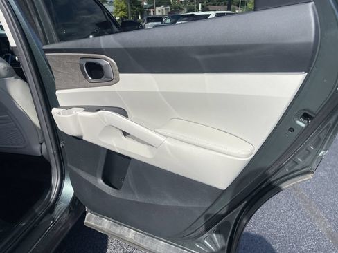 Certified 2022 Kia Sorento S w/ Panoramic Sunroof Package AWD/4WD image 25