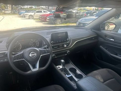 Used 2025 Nissan Altima 2.5 SV FWD image 14