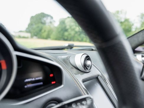 Used 2013 McLaren MP4-12C Spider RWD image 29