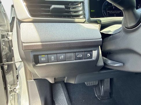 Used 2025 Toyota Camry LE image 29