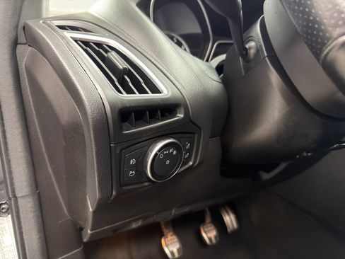 Used 2017 Ford Focus ST image 16