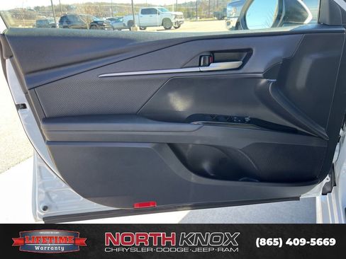 Used 2025 Toyota Camry SE image 5