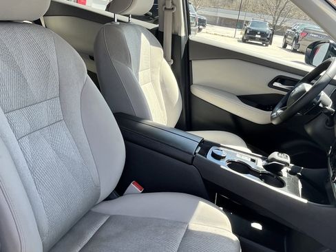 Used 2025 Nissan Rogue SV AWD/4WD image 17