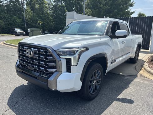 Used 2022 Toyota Tundra Platinum w/ Advanced Package AWD/4WD image 12