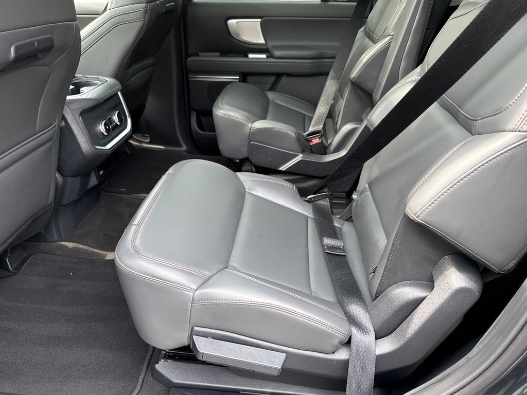 Used 2025 Ford Expedition Active AWD/4WD image 20