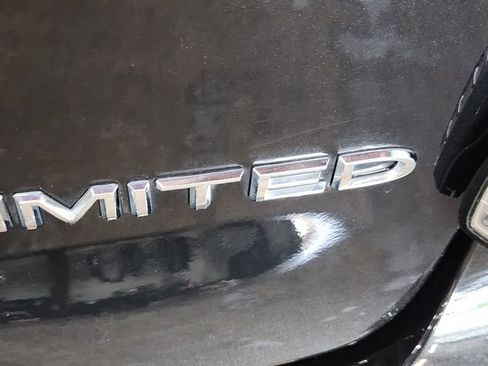 Used 2023 Chrysler Pacifica Limited FWD image 44