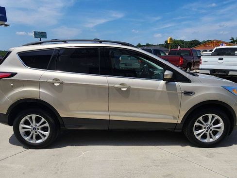 Used 2017 Ford Escape SE w/ SE Leather Comfort Package FWD image 7