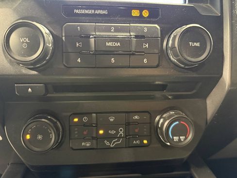 Used 2017 Ford F250 XLT w/ XLT Premium Package AWD/4WD image 12