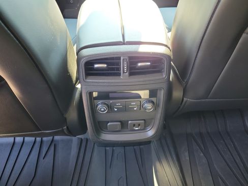 Used 2019 Buick Envision Essence FWD image 11