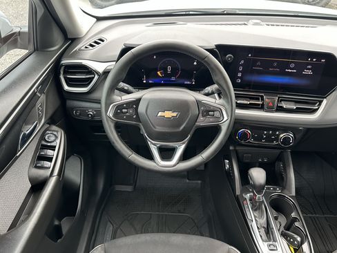 Certified 2024 Chevrolet TrailBlazer LT w/ LT Cold Weather Package FWD image 11